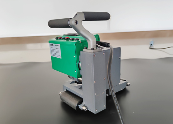 Máquina de Cunha Quente para Geomembrana de HDPE 220V 2400W 1.0-4.0mm PP para Revestimento de Lagoa