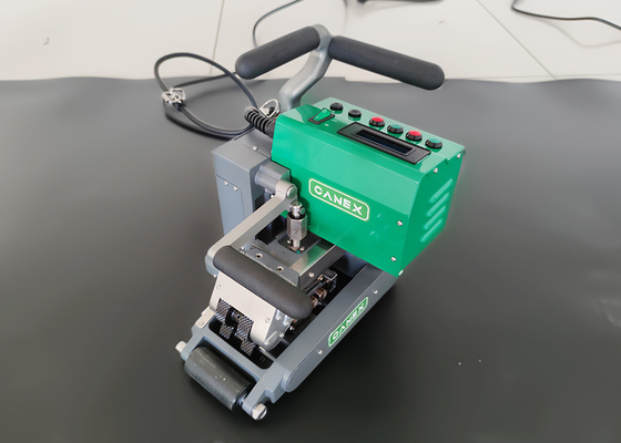Máquina de Cunha Quente para Geomembrana de HDPE 220V 2400W 1.0-4.0mm PP para Revestimento de Lagoa