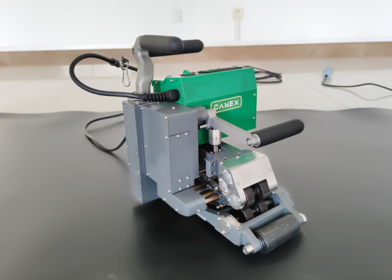 1.0-4.0mm HDPE Geomembrana Soldadora de cunha quente CX700 Potência total 2400W